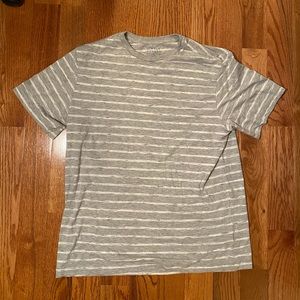 Men’s simply styled grey and white striped Tee L